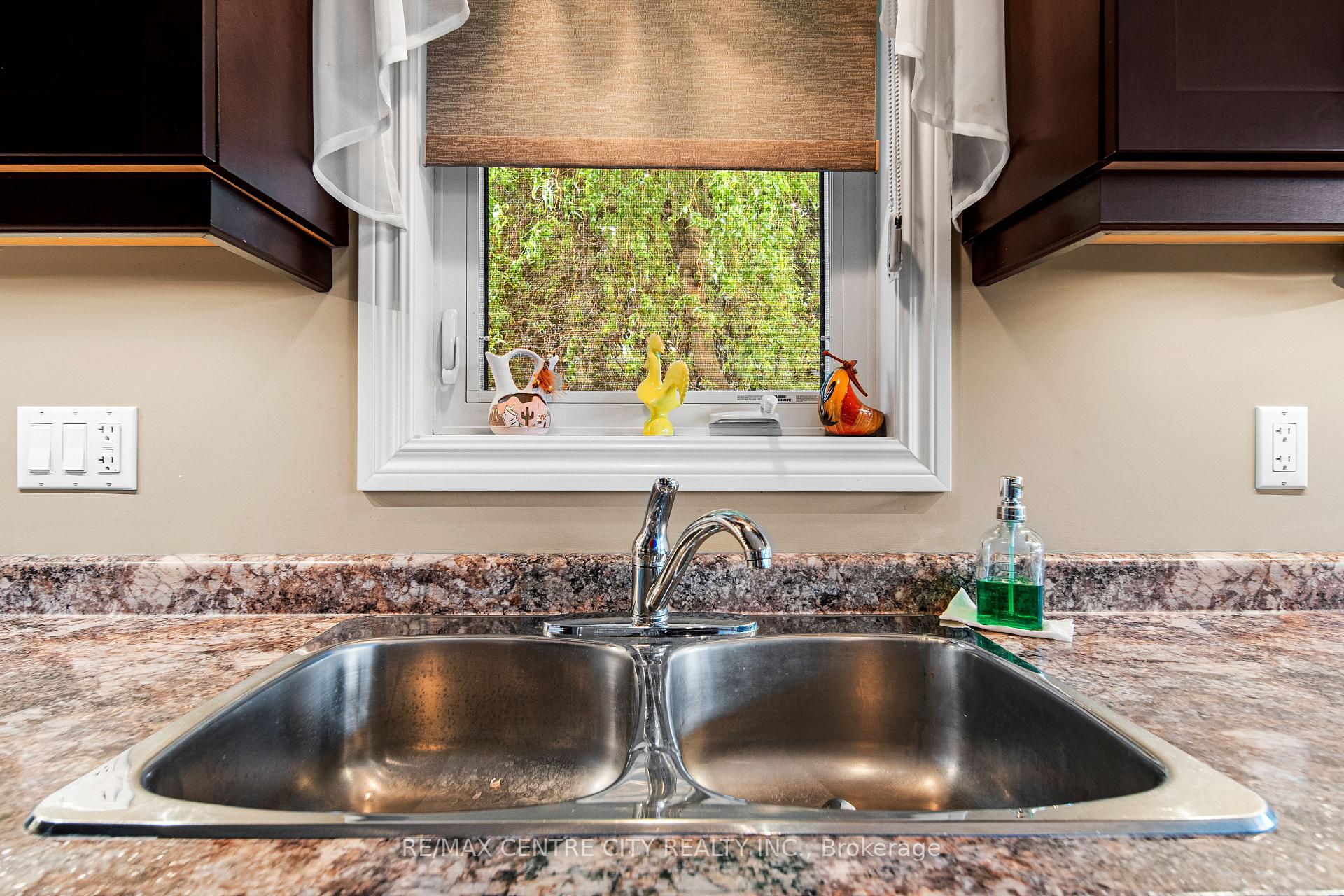 Photo 16 of Unit 12, 1 Vineden Drive, Central Elgin, Lynhurst — HOMEH