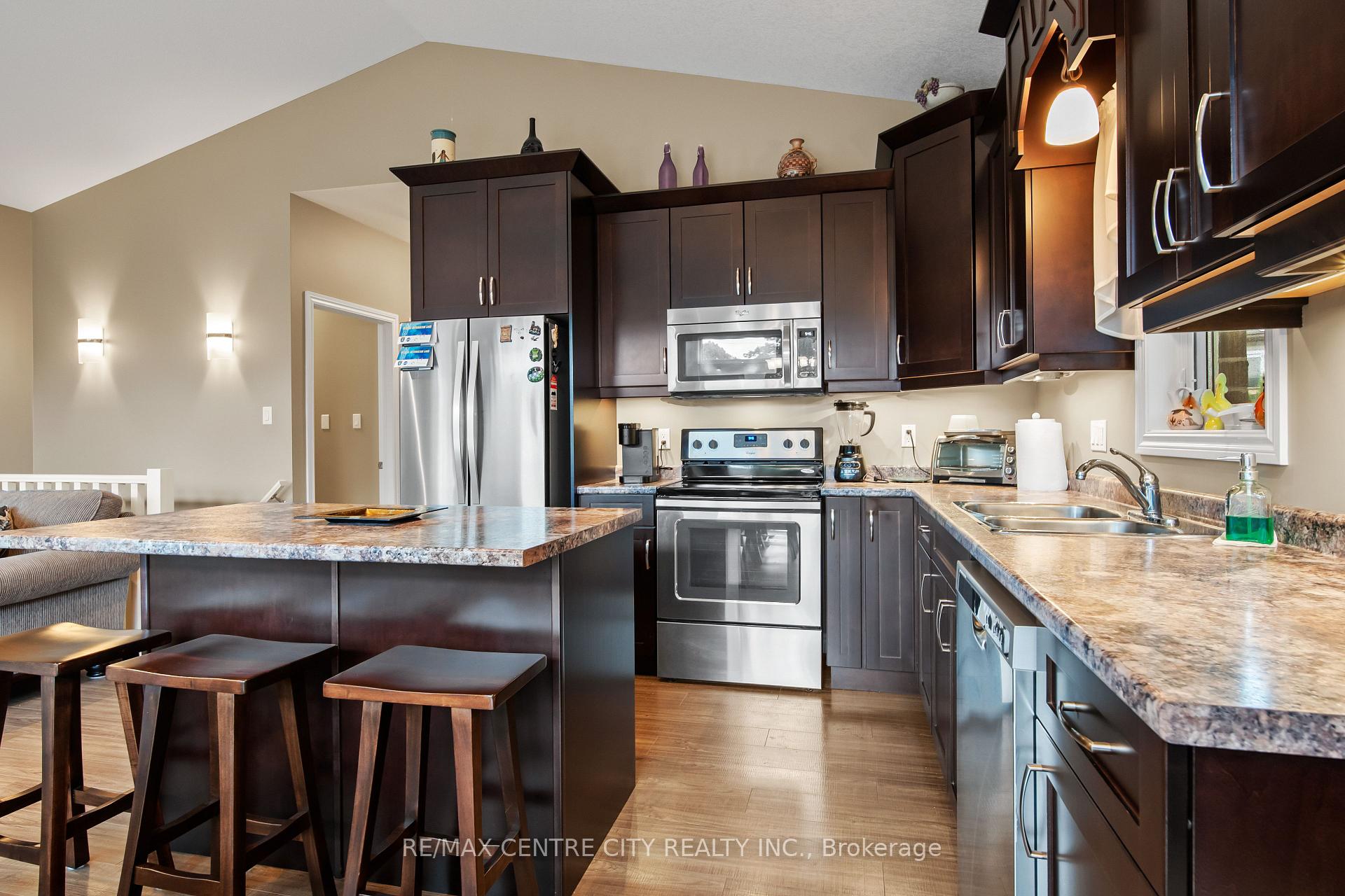 Photo 17 of Unit 12, 1 Vineden Drive, Central Elgin, Lynhurst — HOMEH