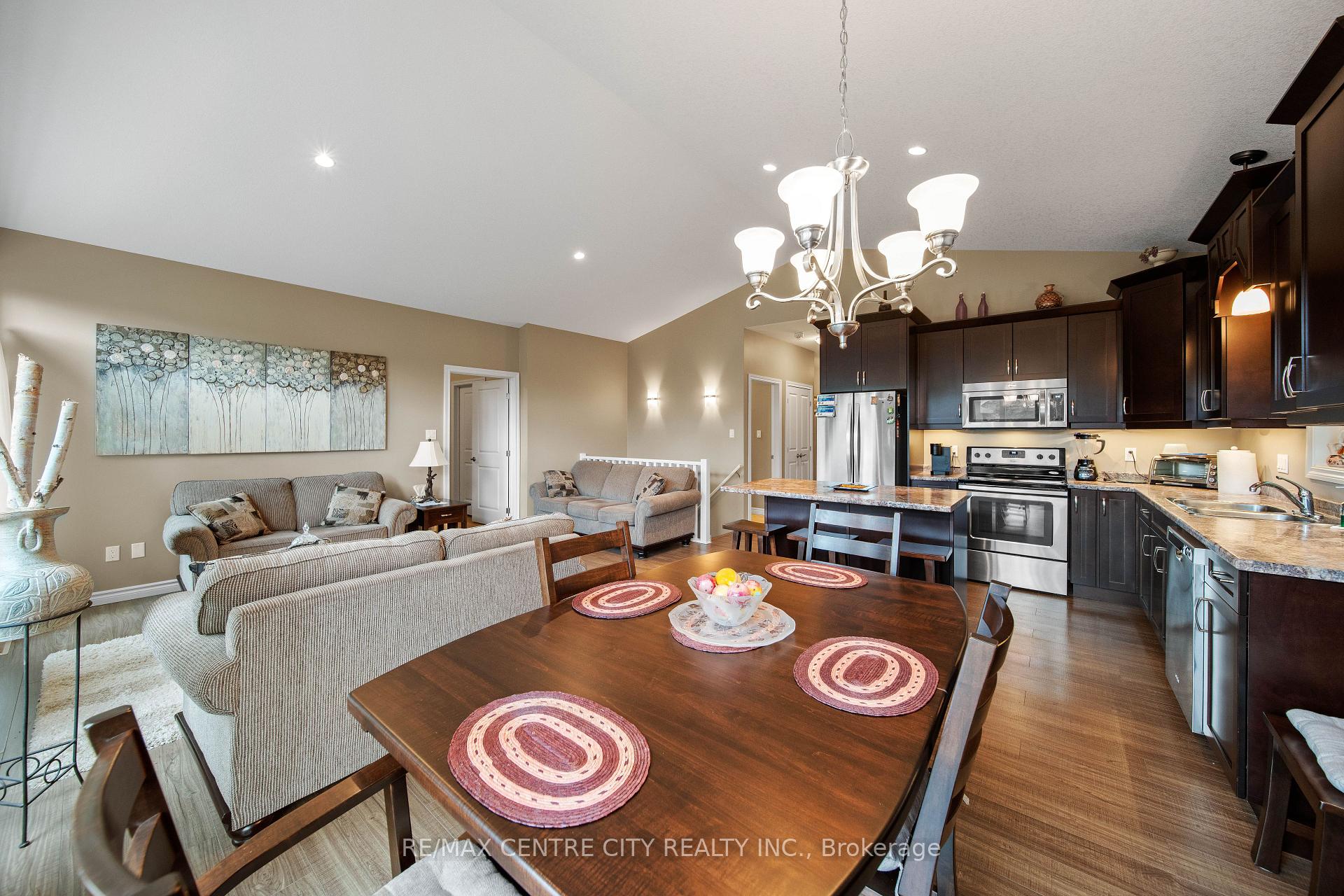 Photo 20 of Unit 12, 1 Vineden Drive, Central Elgin, Lynhurst — HOMEH
