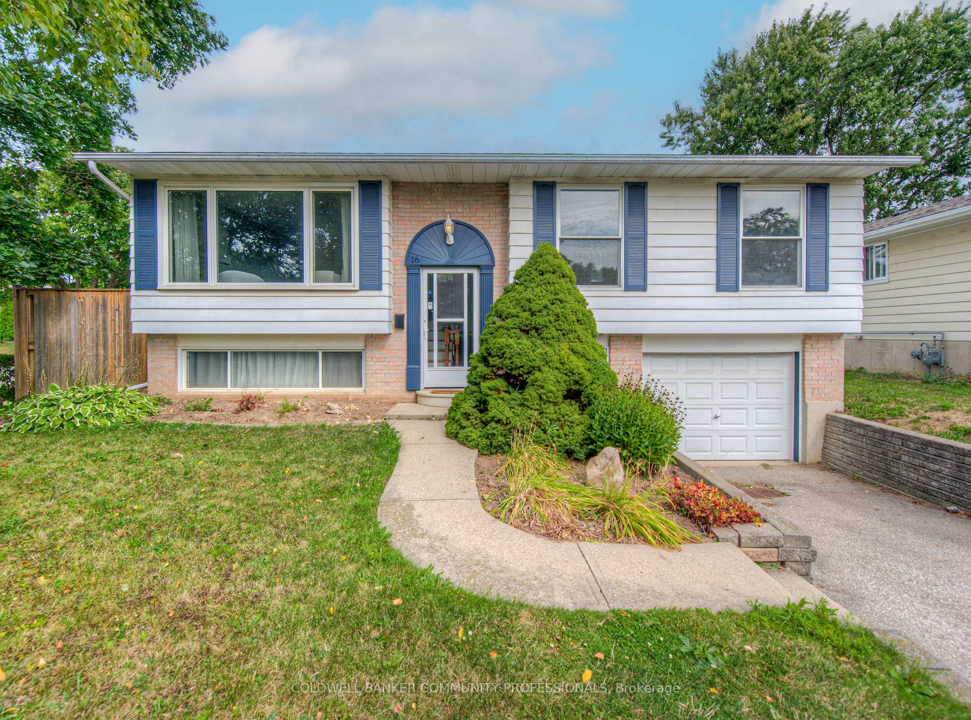Photo 1 of 16 Brisbane Boulevard, Brant, Brantford Twp — HOMEH