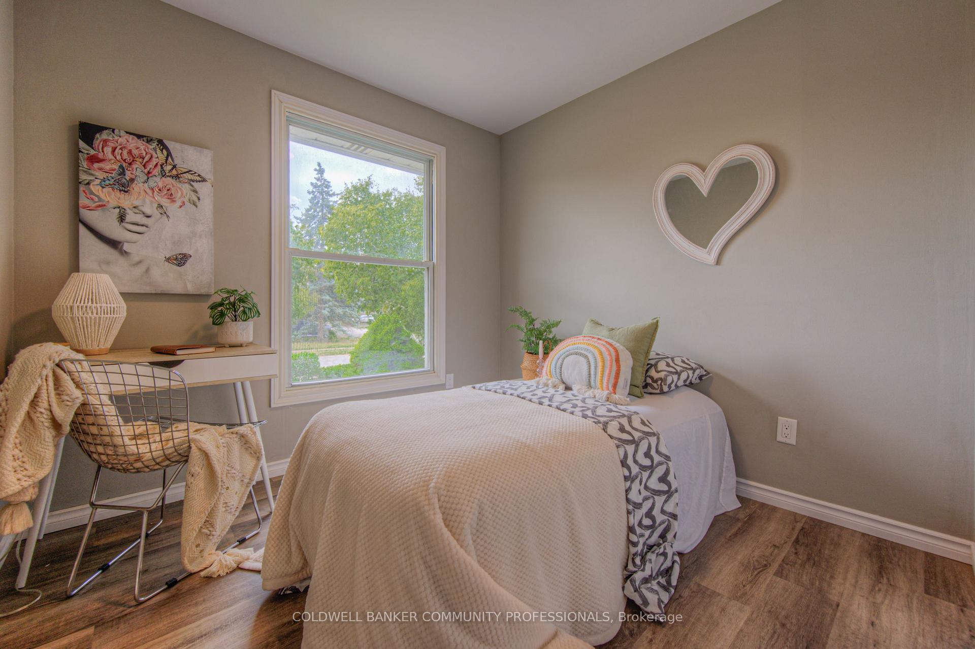 Photo 2 of 16 Brisbane Boulevard, Brant, Brantford Twp — HOMEH