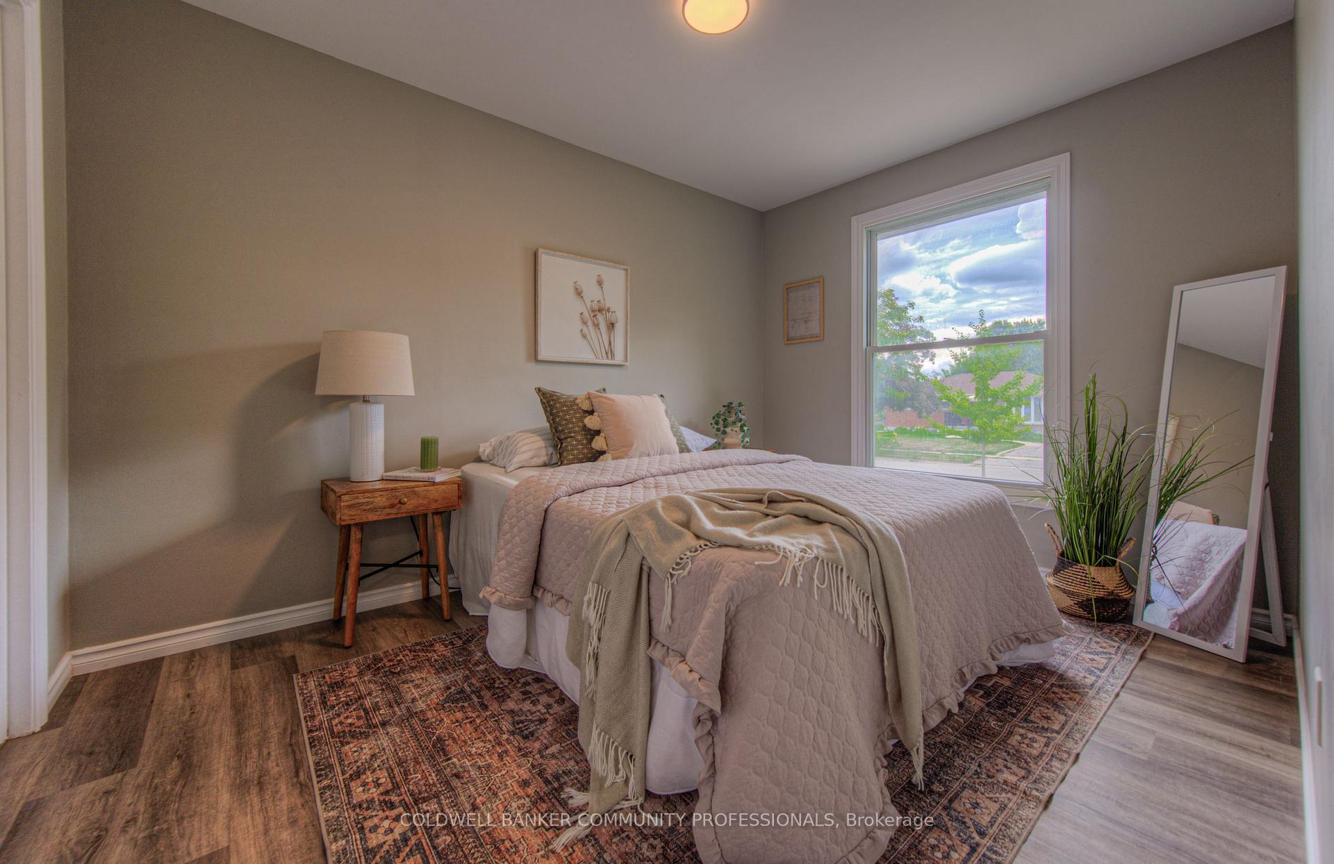 Photo 3 of 16 Brisbane Boulevard, Brant, Brantford Twp — HOMEH