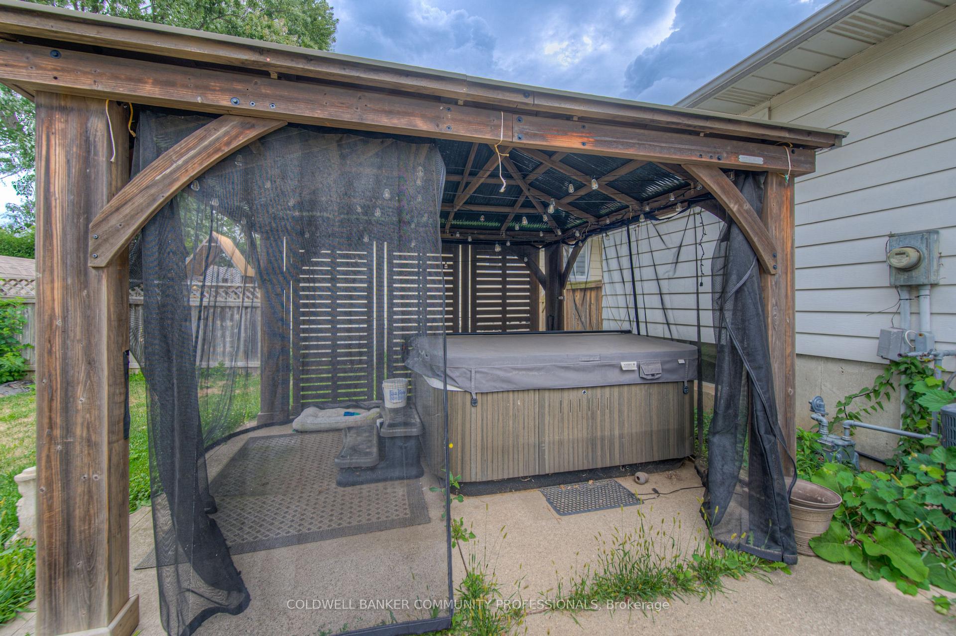 Photo 17 of 16 Brisbane Boulevard, Brant, Brantford Twp — HOMEH