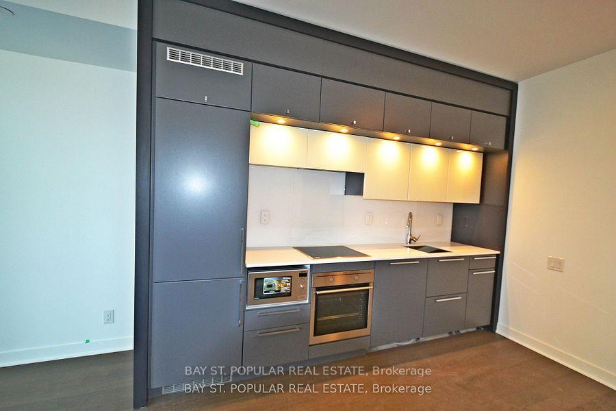 Front of Unit 1407, 15 Grenville Street