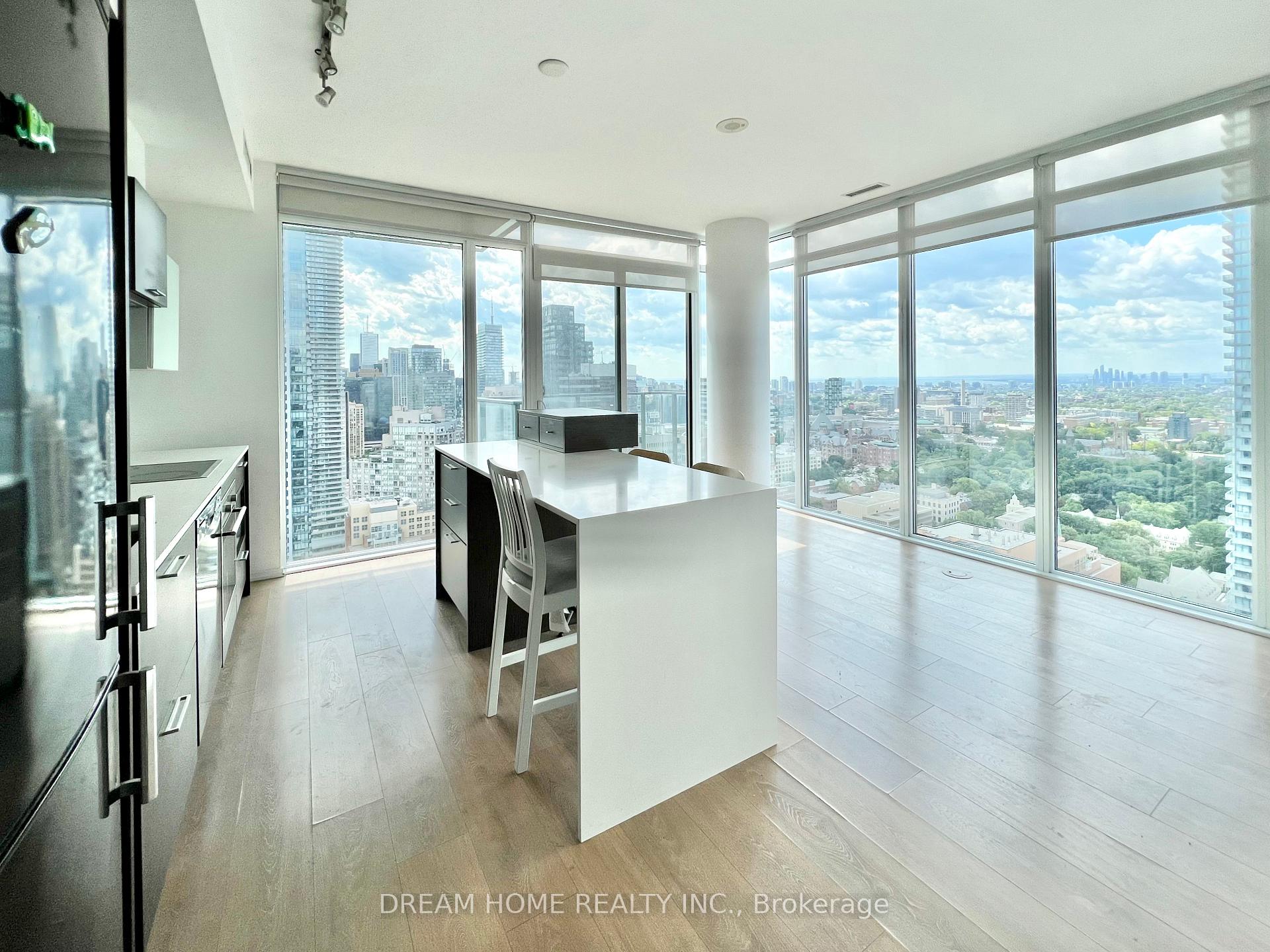 Front of Unit 3204, 75 St Nicholas Street