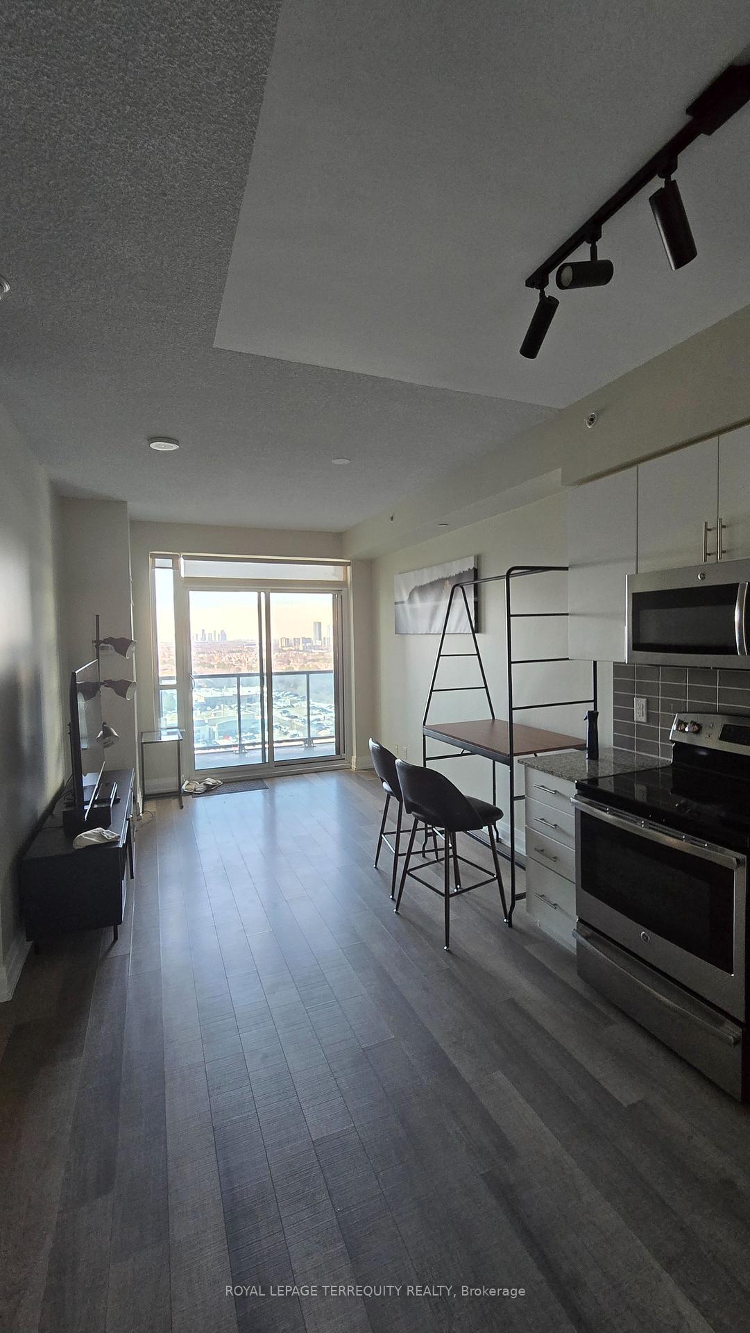 Photo 2 of Unit 1710, 7165 Yonge Street, Markham, Thornhill — HOMEH