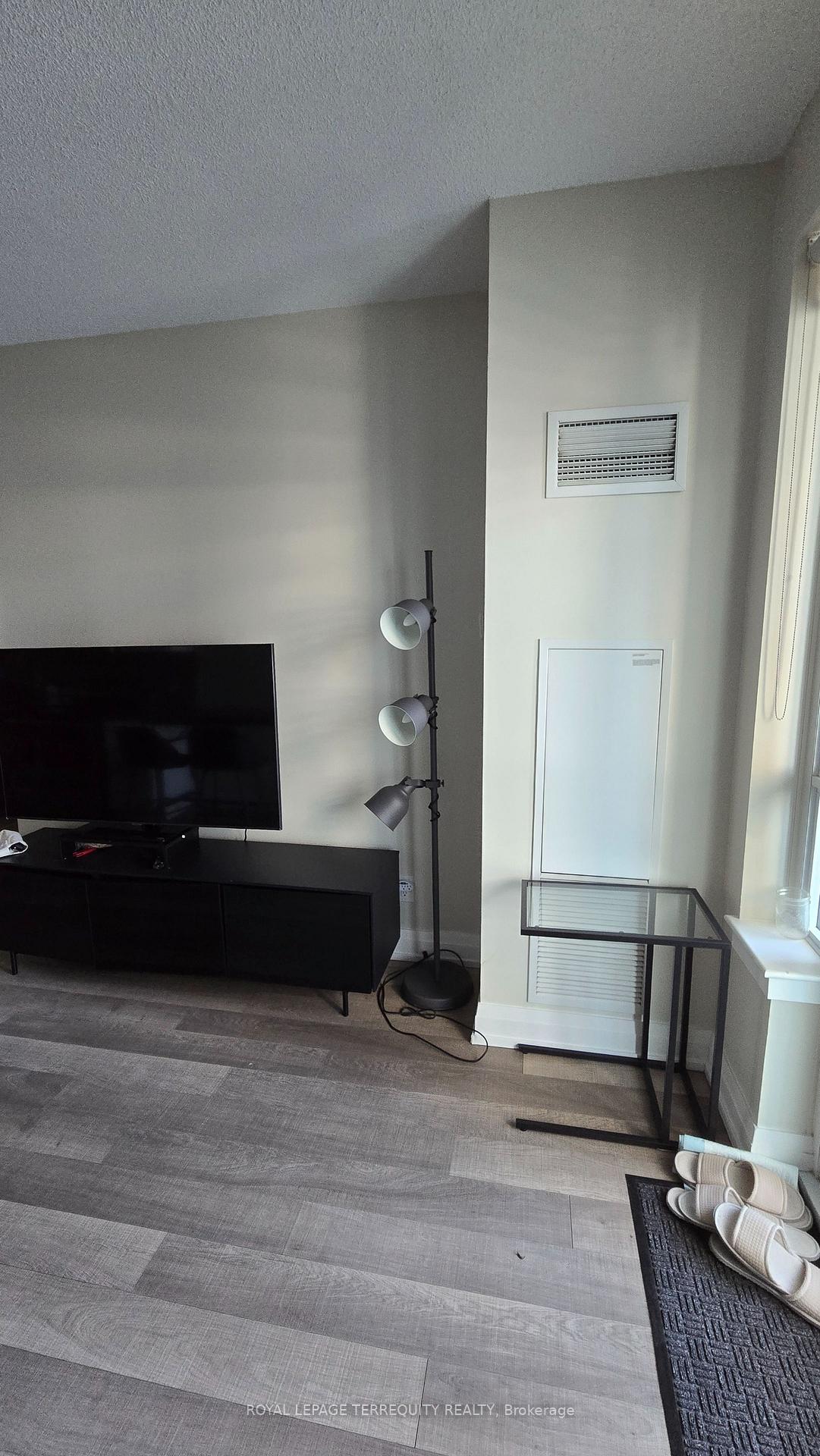 Photo 5 of Unit 1710, 7165 Yonge Street, Markham, Thornhill — HOMEH