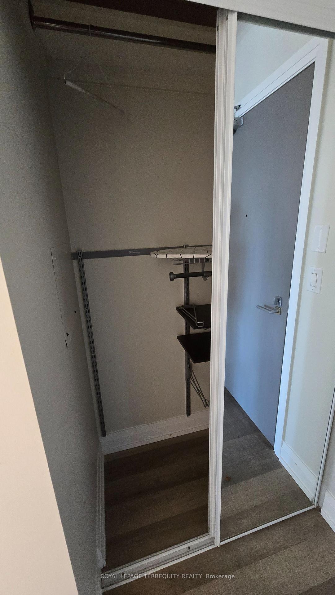 Photo 6 of Unit 1710, 7165 Yonge Street, Markham, Thornhill — HOMEH