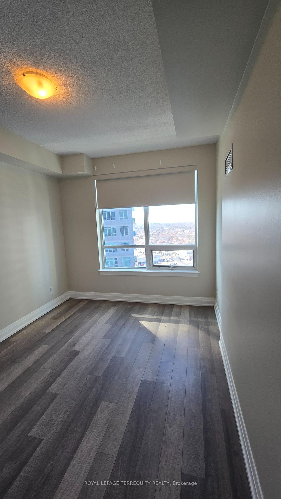 Photo 7 of Unit 1710, 7165 Yonge Street, Markham, Thornhill — HOMEH