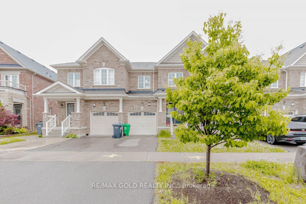 Front of 475 Queen Mary Drive