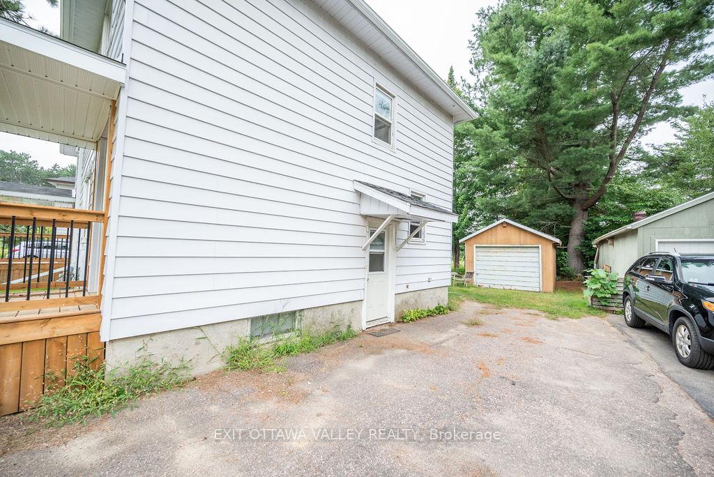 Photo 3 of 4 Faraday Crescent, Deep River — HOMEH