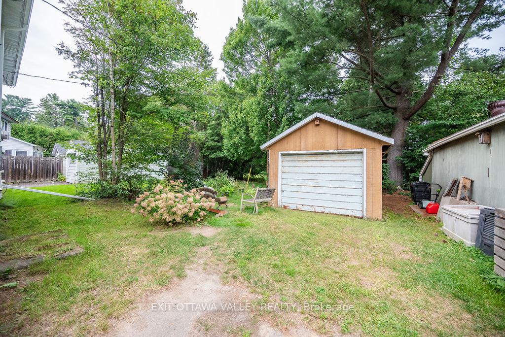 Photo 4 of 4 Faraday Crescent, Deep River — HOMEH