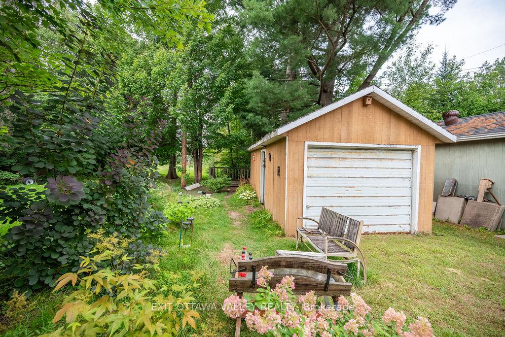 Photo 5 of 4 Faraday Crescent, Deep River — HOMEH