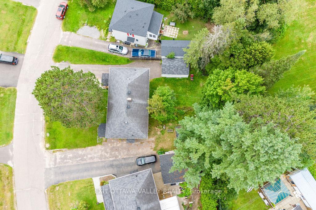 Photo 7 of 4 Faraday Crescent, Deep River — HOMEH