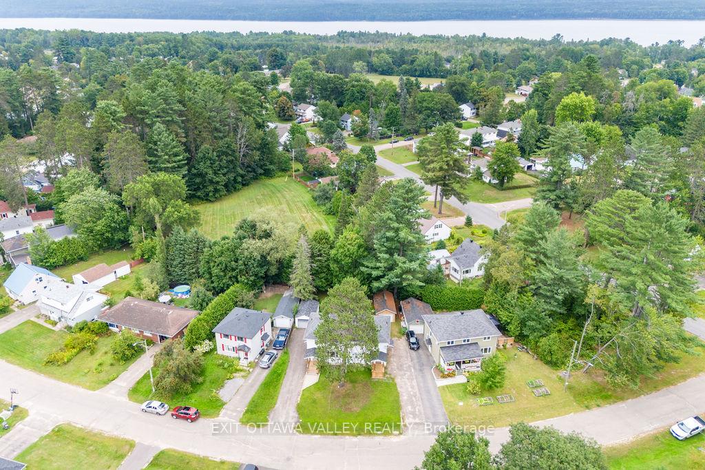 Photo 9 of 4 Faraday Crescent, Deep River — HOMEH