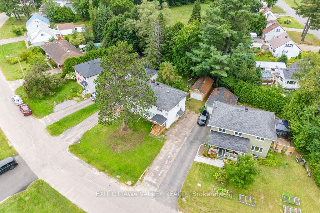 Photo 12 of 4 Faraday Crescent, Deep River — HOMEH