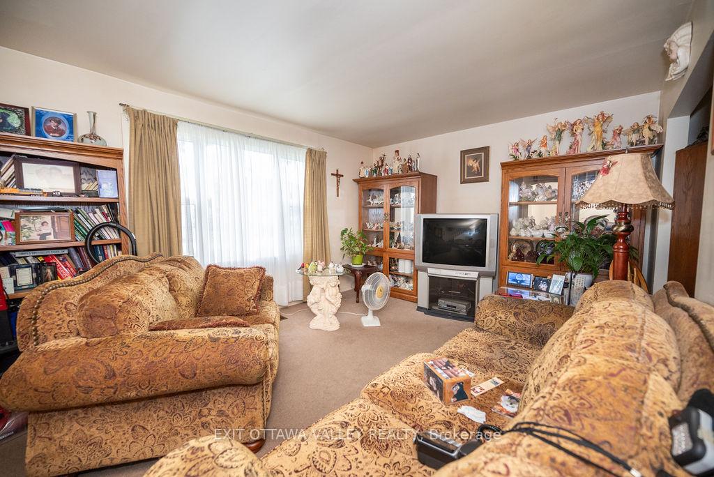 Photo 15 of 4 Faraday Crescent, Deep River — HOMEH