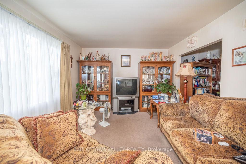 Photo 16 of 4 Faraday Crescent, Deep River — HOMEH