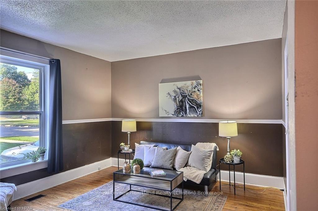 Photo 4 of 122 Huron Street, Central Huron, Clinton — HOMEH