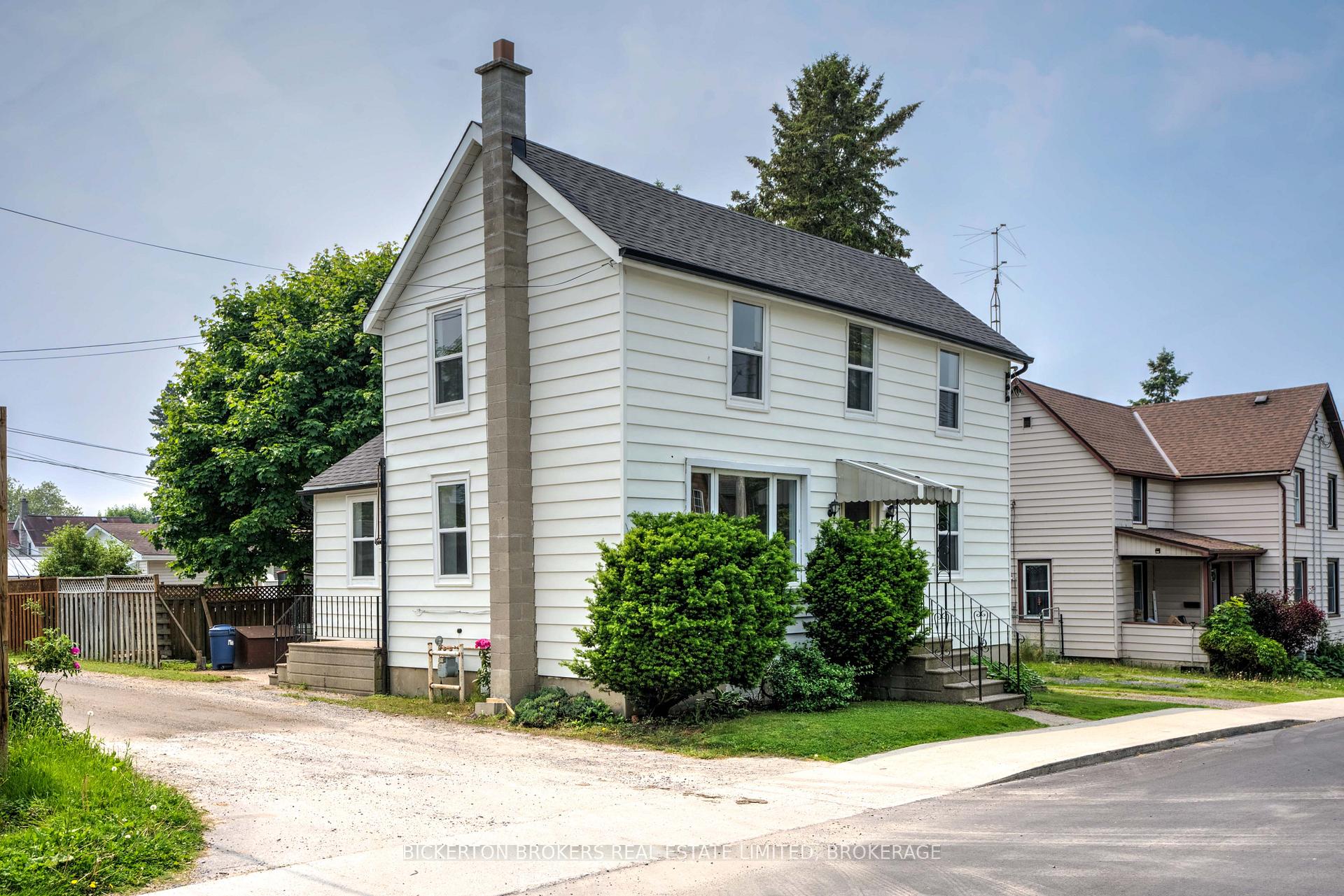 Photo 1 of 250 William Street N, Gananoque — HOMEH