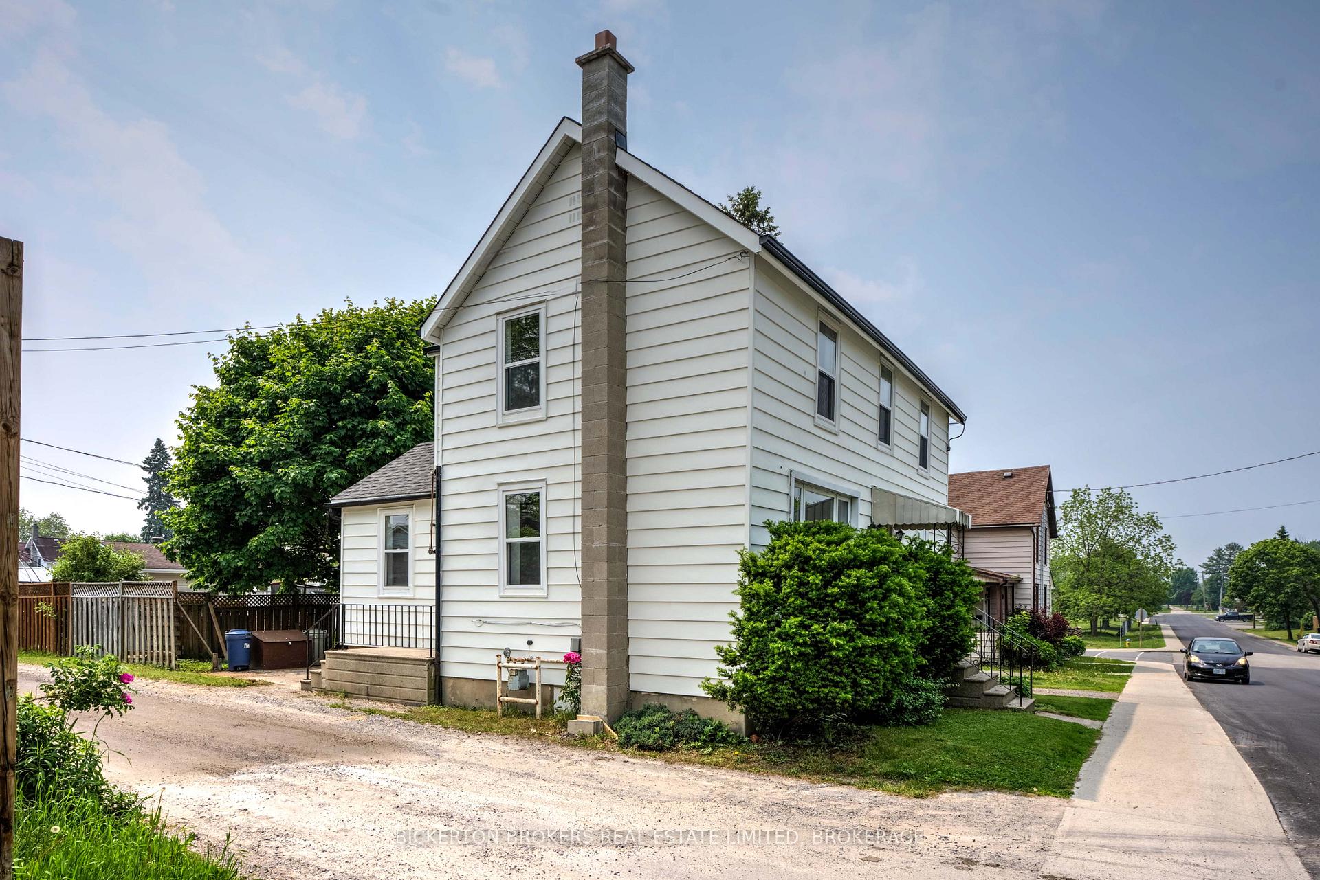 Photo 2 of 250 William Street N, Gananoque — HOMEH