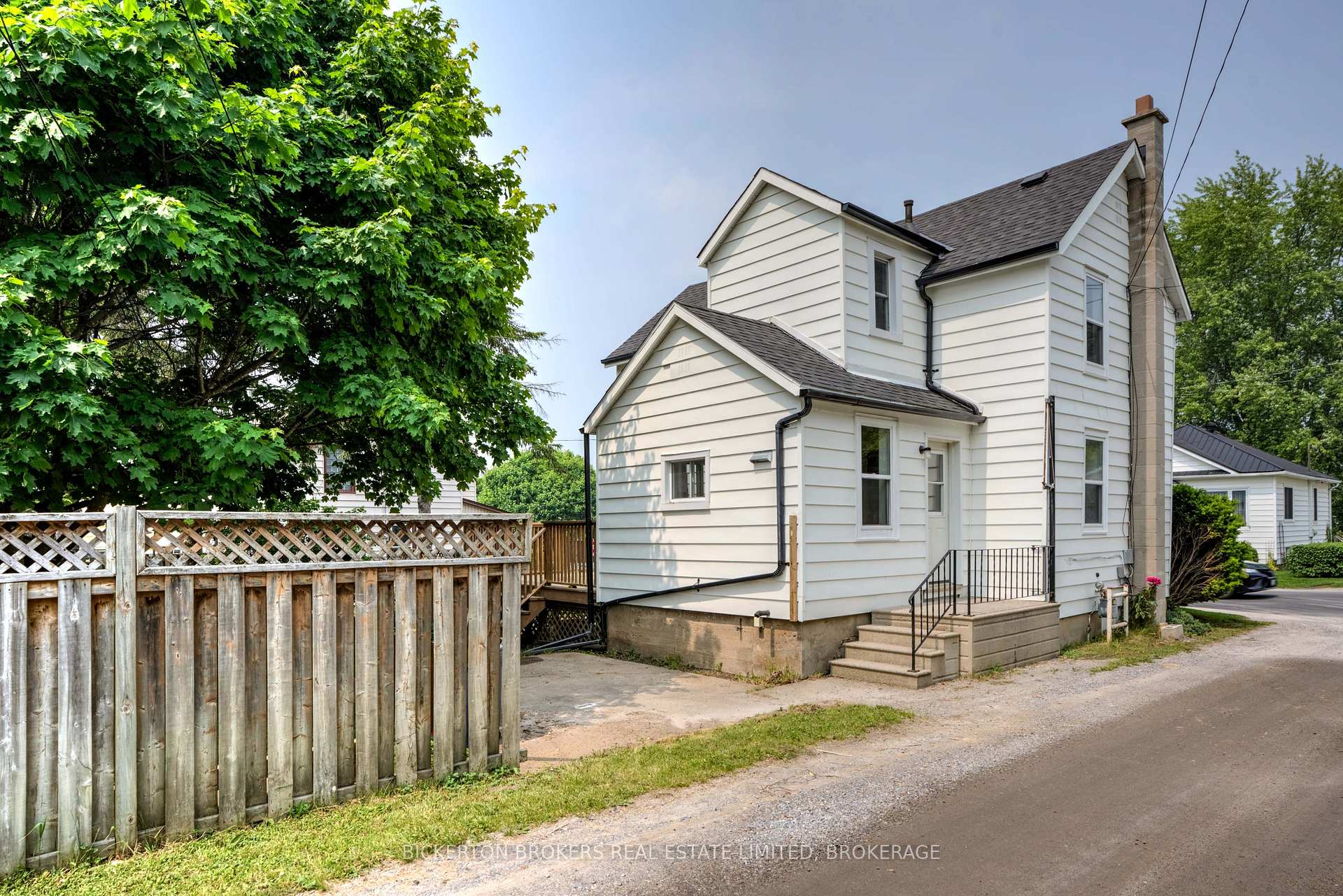 Photo 3 of 250 William Street N, Gananoque — HOMEH