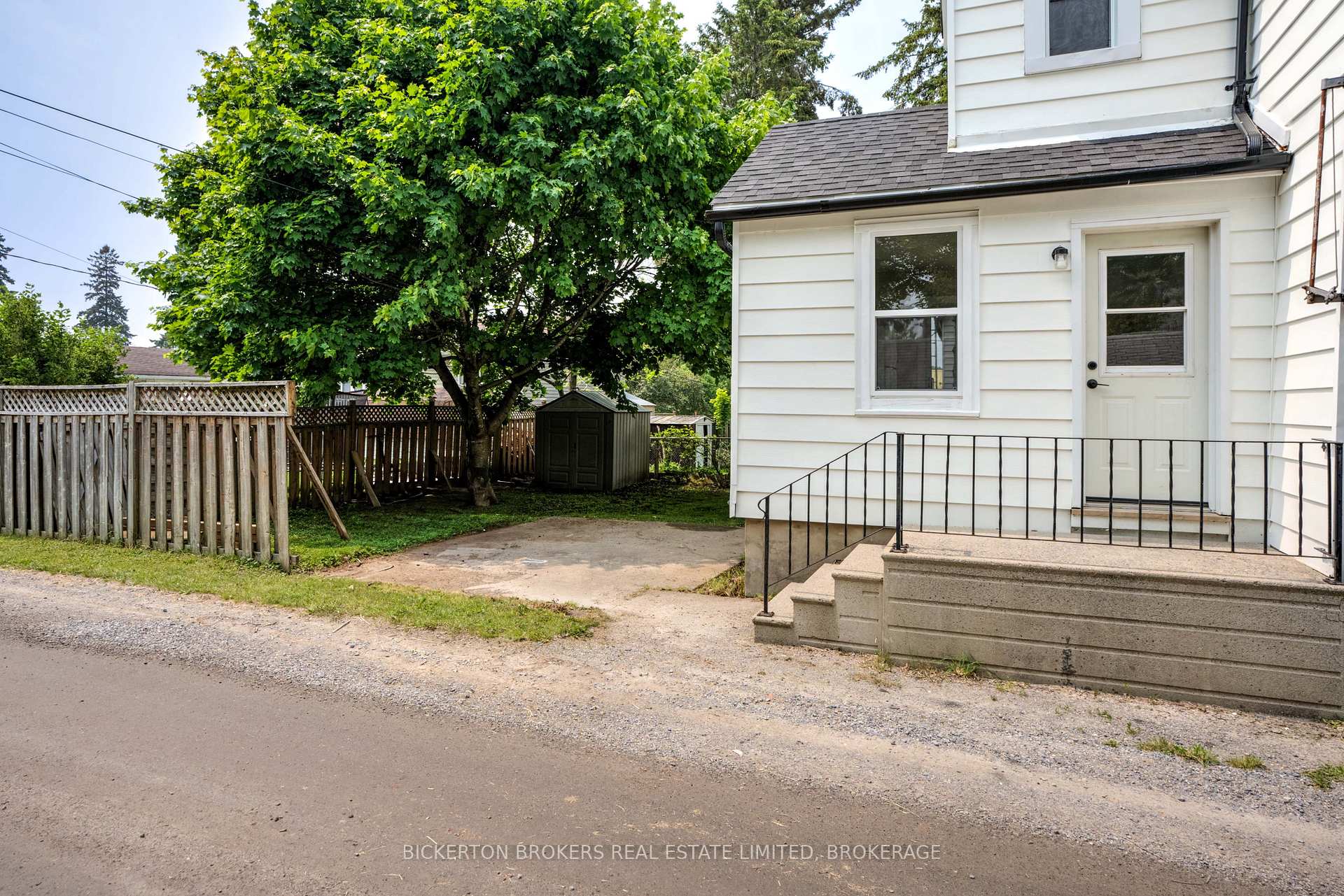 Photo 4 of 250 William Street N, Gananoque — HOMEH