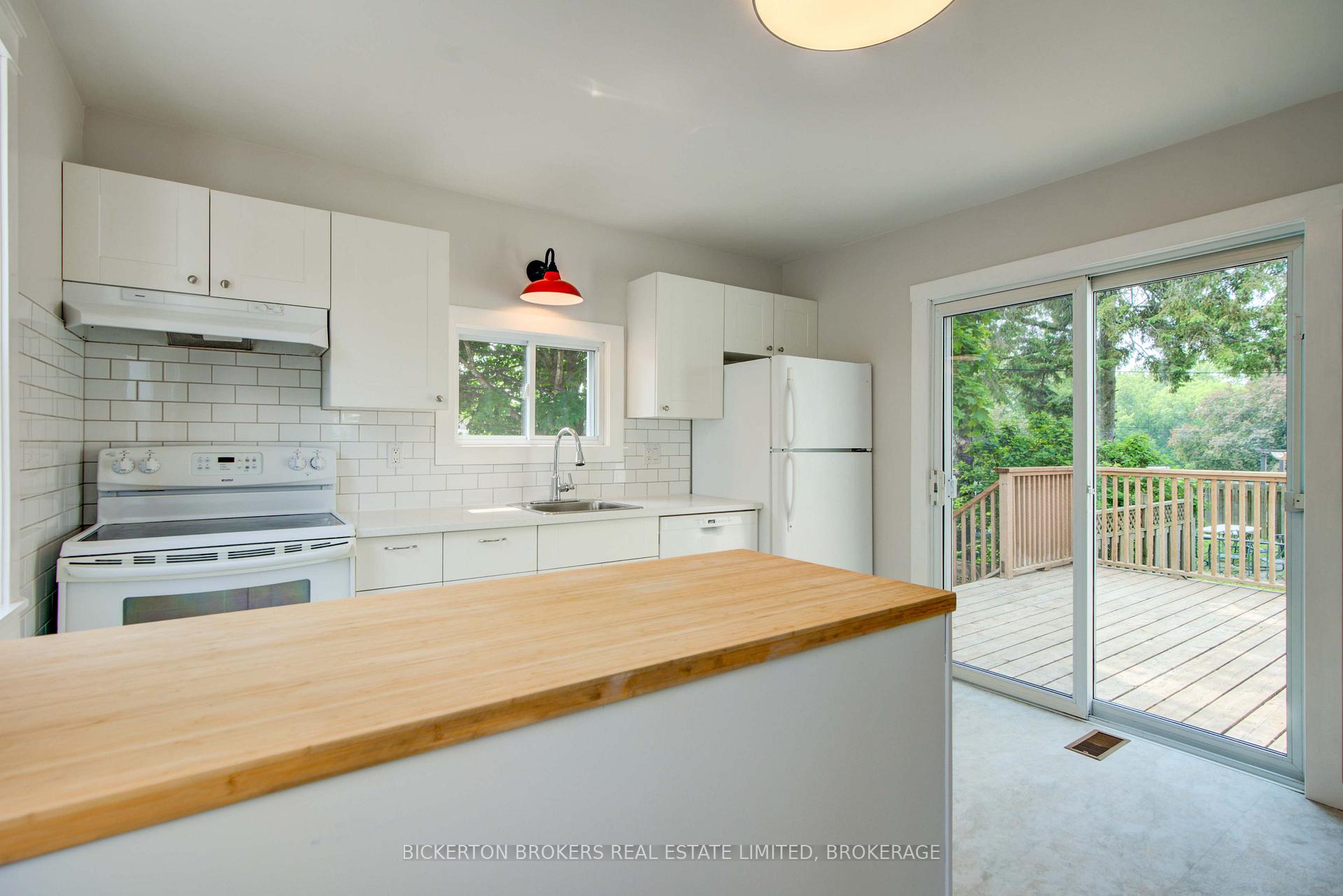 Photo 19 of 250 William Street N, Gananoque — HOMEH