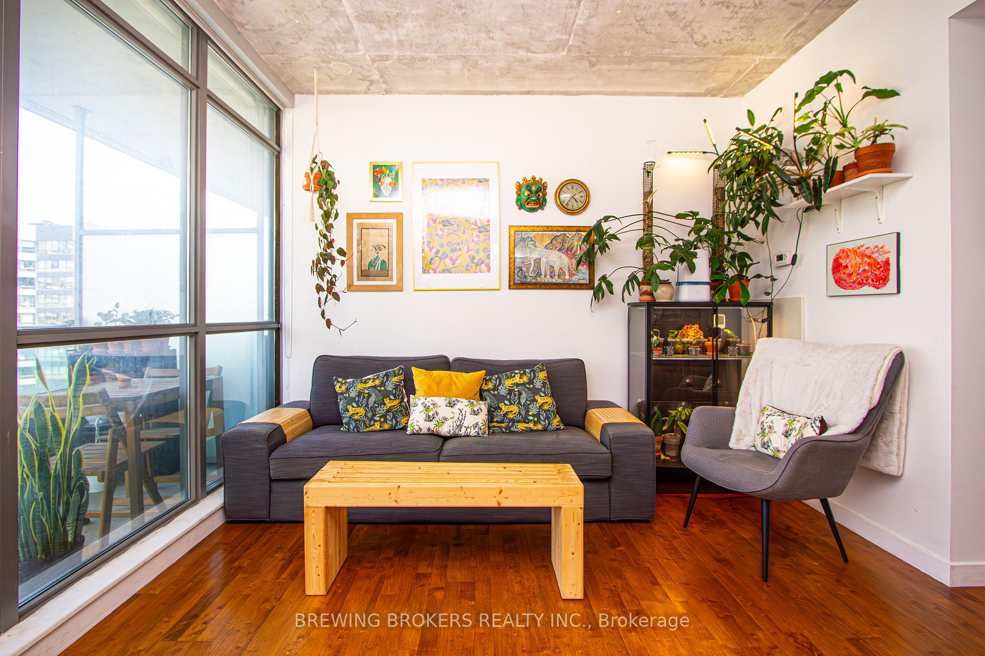 Photo 2 of Unit 1008, 281 Mutual Street, Toronto, Church-Yonge Corridor — HOMEH