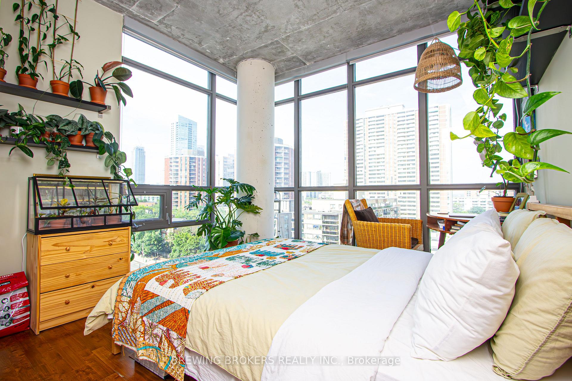 Photo 3 of Unit 1008, 281 Mutual Street, Toronto, Church-Yonge Corridor — HOMEH