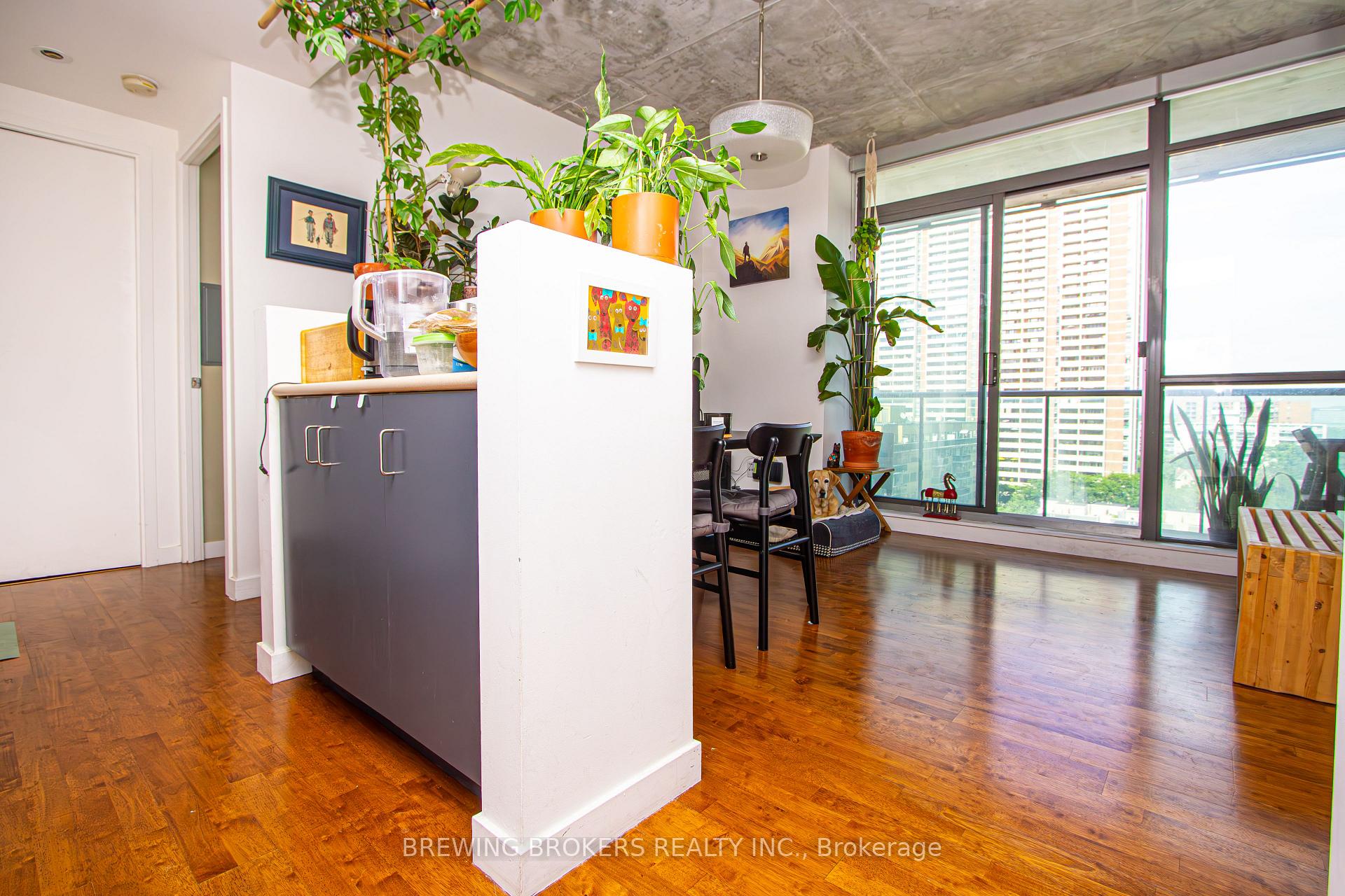 Photo 7 of Unit 1008, 281 Mutual Street, Toronto, Church-Yonge Corridor — HOMEH