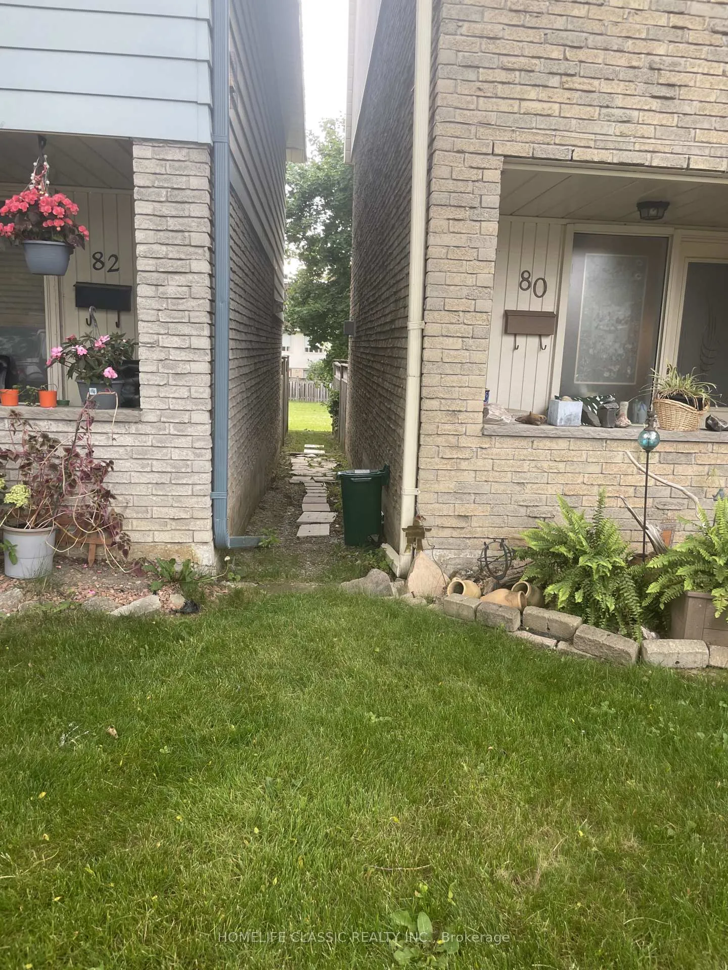 Photo 2 of Unit 82, 82 Henderson Drive, Aurora, Aurora Highlands — HOMEH