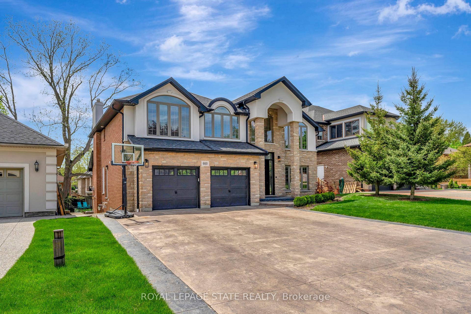 Front of 660 Highvalley Road