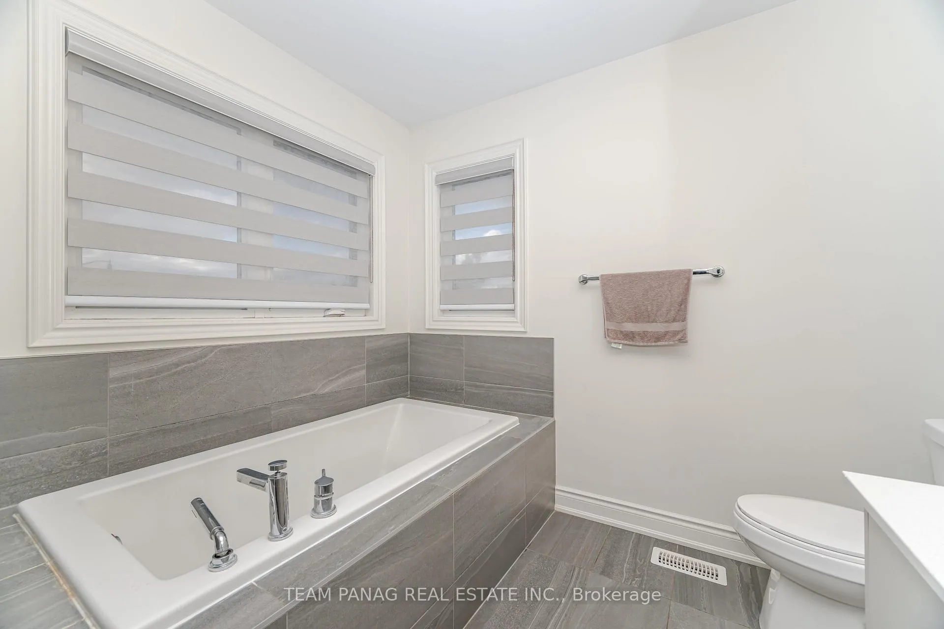 Photo 23 of 2 Merrimac Drive, Brampton, Bram West — HOMEH