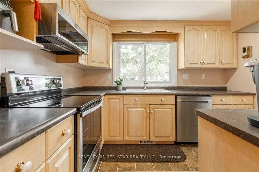 Photo 3 of Unit 3, 151 Gateshead Crescent, Hamilton, Stoney Creek — HOMEH