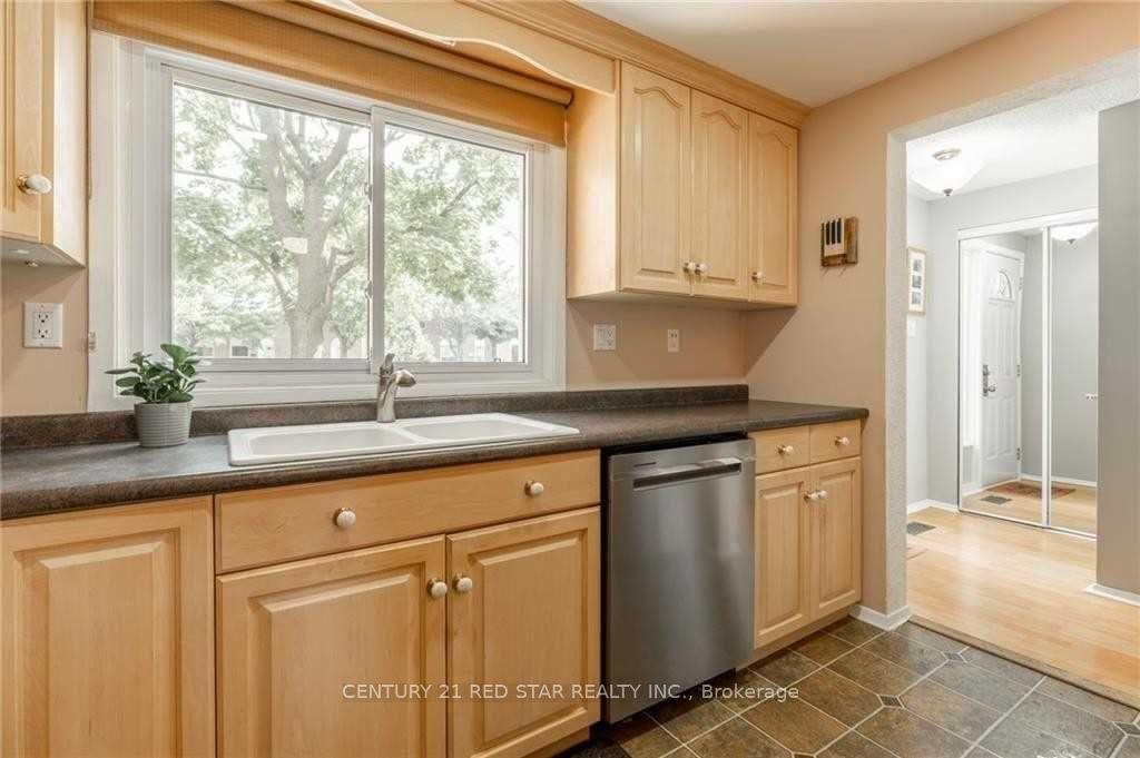 Photo 4 of Unit 3, 151 Gateshead Crescent, Hamilton, Stoney Creek — HOMEH