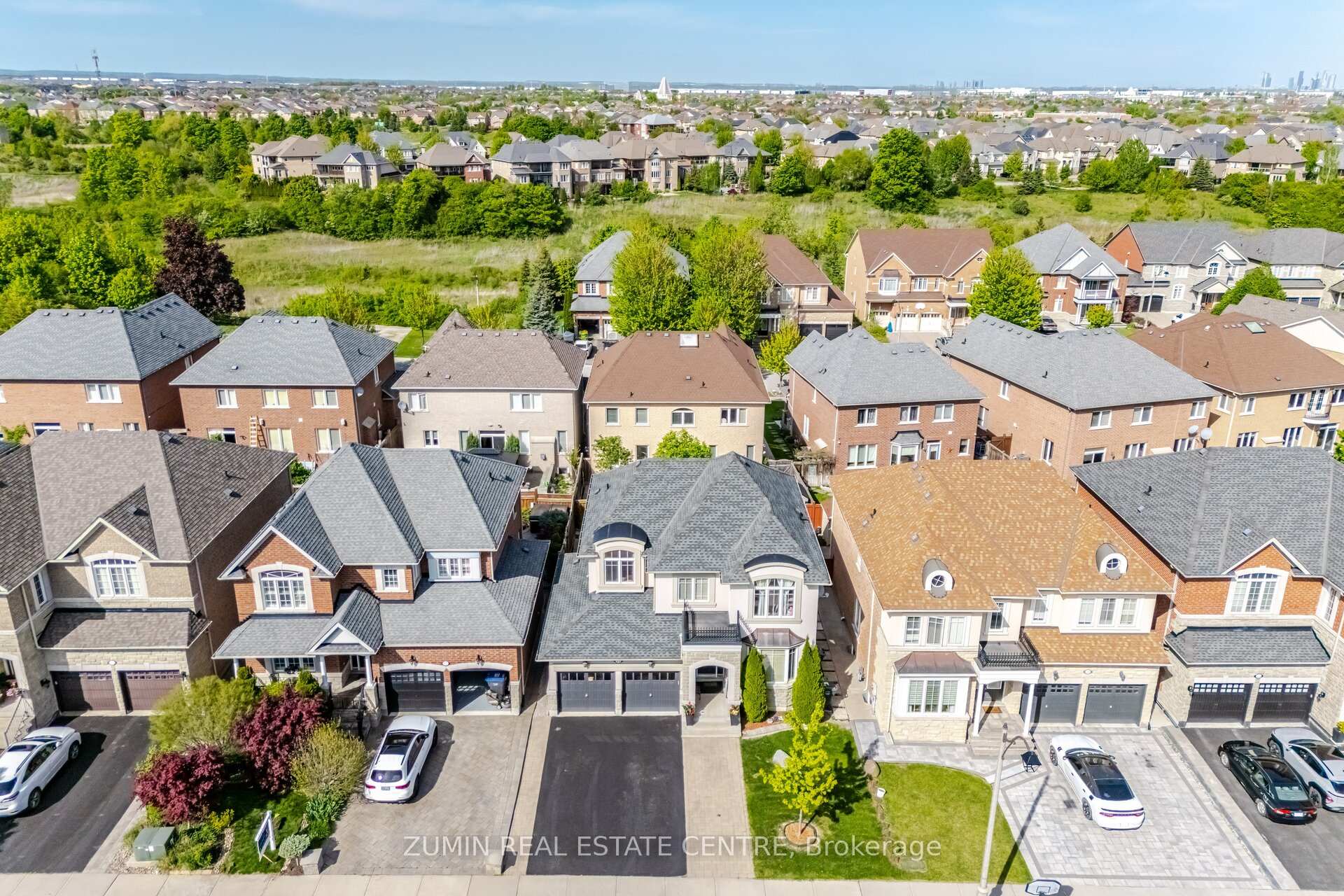 Front of 19 Hawkridge Trail