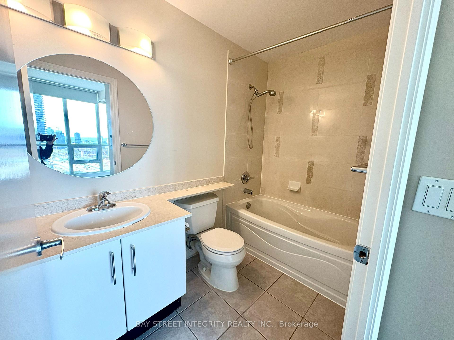 Photo 10 of Unit 2807, 16 Yonge Street, Toronto, Waterfront Communities — HOMEH