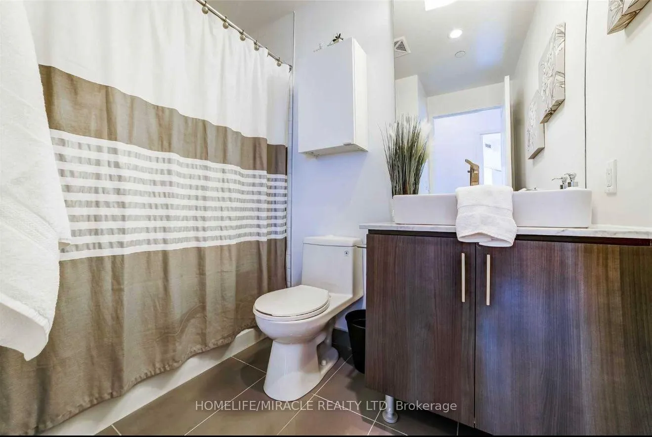 Photo 6 of Unit 1604, 1 The Esplanade, Toronto, Waterfront Communities — HOMEH