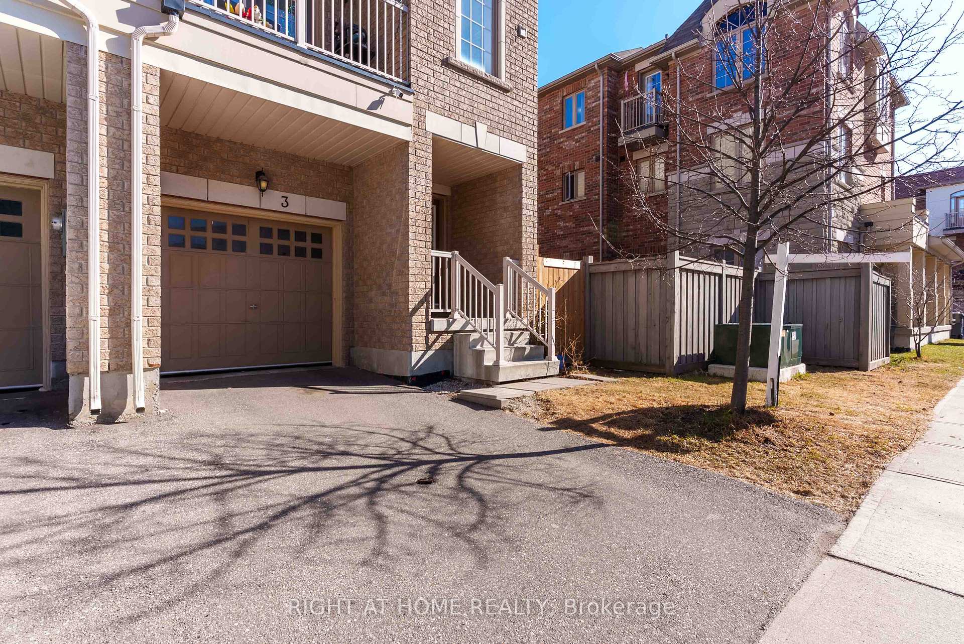 Photo 5 of 3 Rabbit Run Way, Brampton, Heart Lake East — HOMEH
