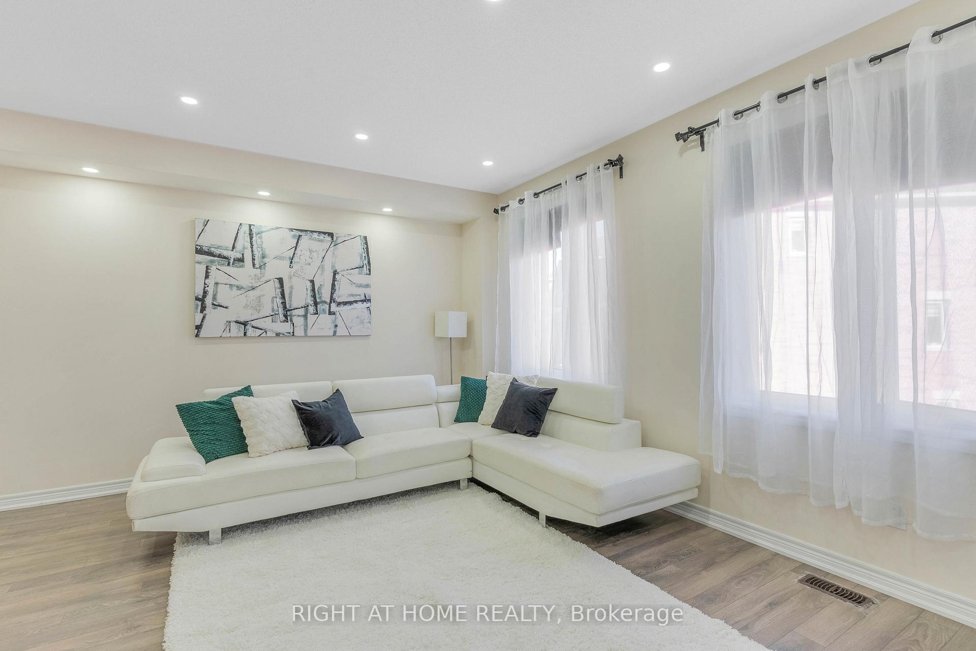 Photo 11 of 3 Rabbit Run Way, Brampton, Heart Lake East — HOMEH