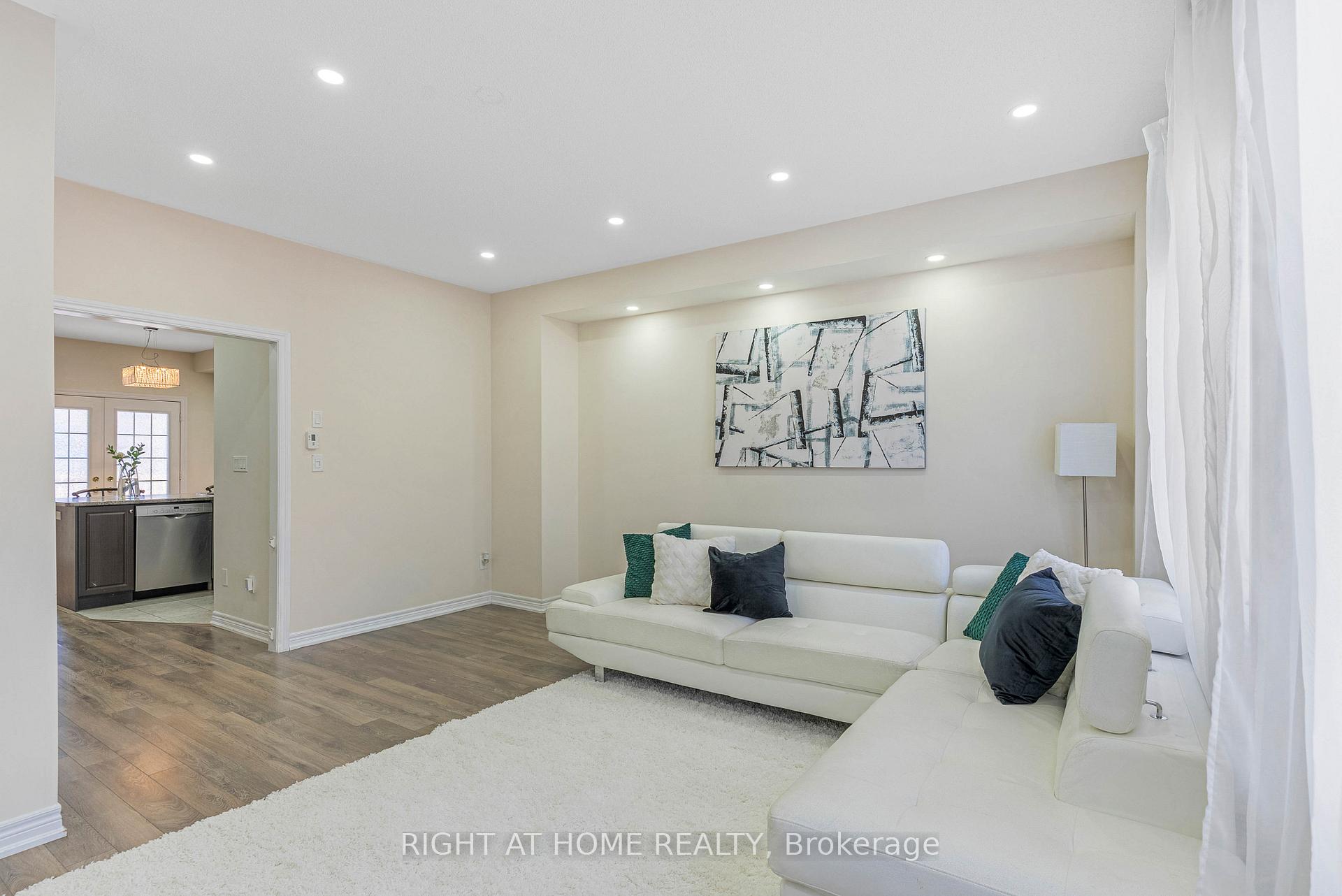 Photo 8 of 3 Rabbit Run Way, Brampton, Heart Lake East — HOMEH