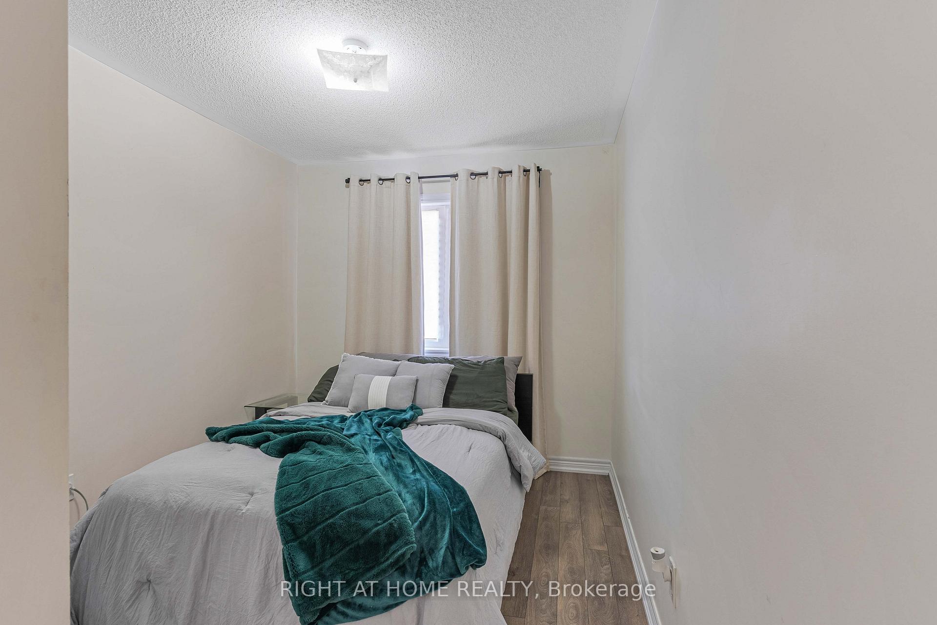Photo 9 of 3 Rabbit Run Way, Brampton, Heart Lake East — HOMEH