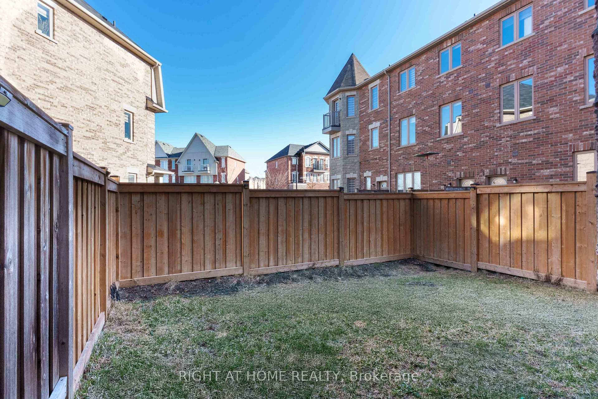 Photo 23 of 3 Rabbit Run Way, Brampton, Heart Lake East — HOMEH
