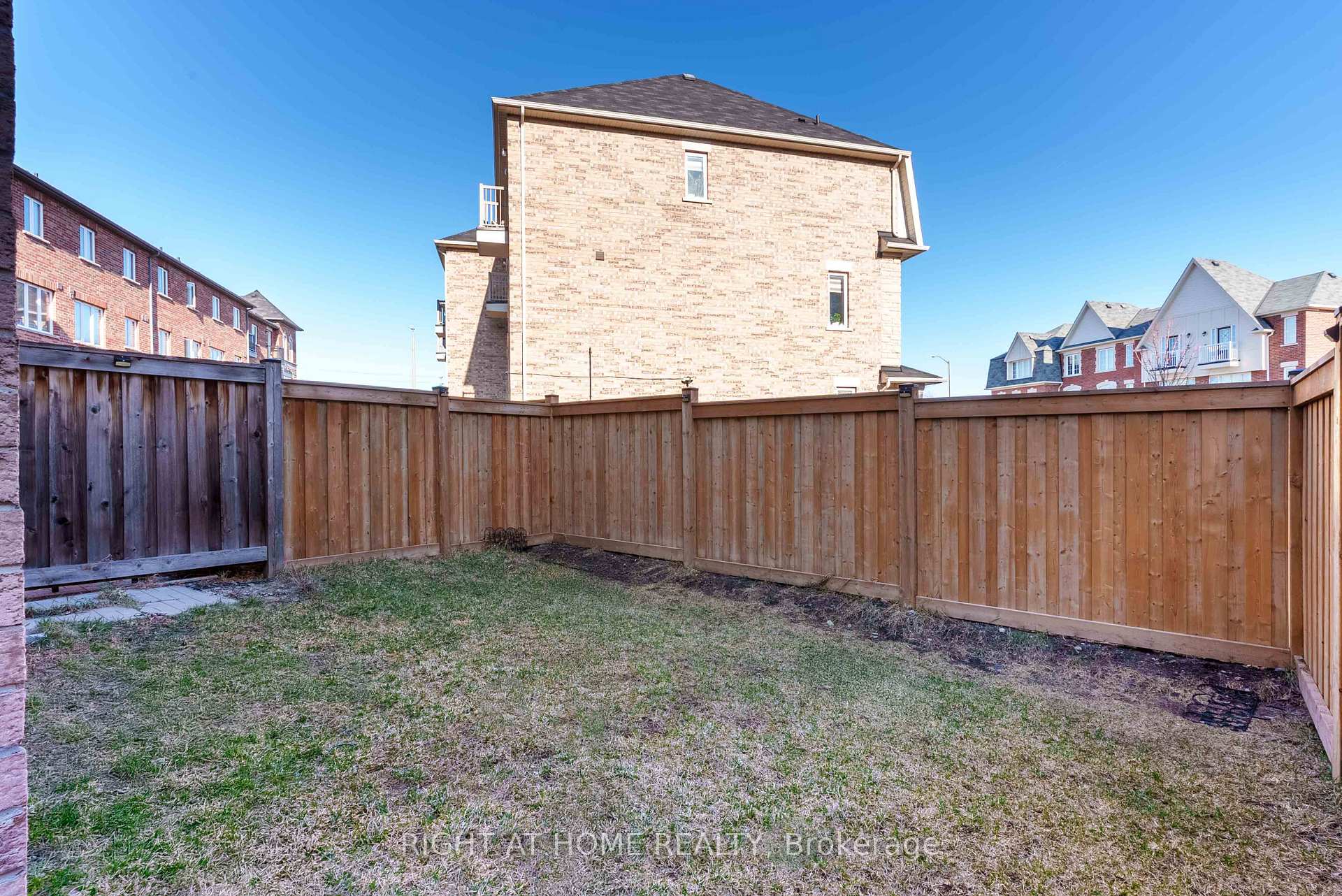Photo 18 of 3 Rabbit Run Way, Brampton, Heart Lake East — HOMEH