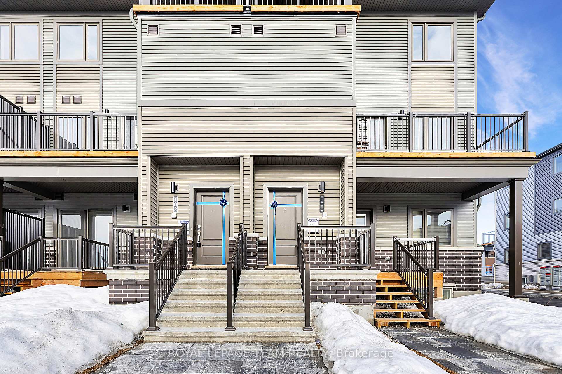 Photo 2 of 100 Parnian Pvt, Ottawa, Barrhaven - Half Moon Bay — HOMEH