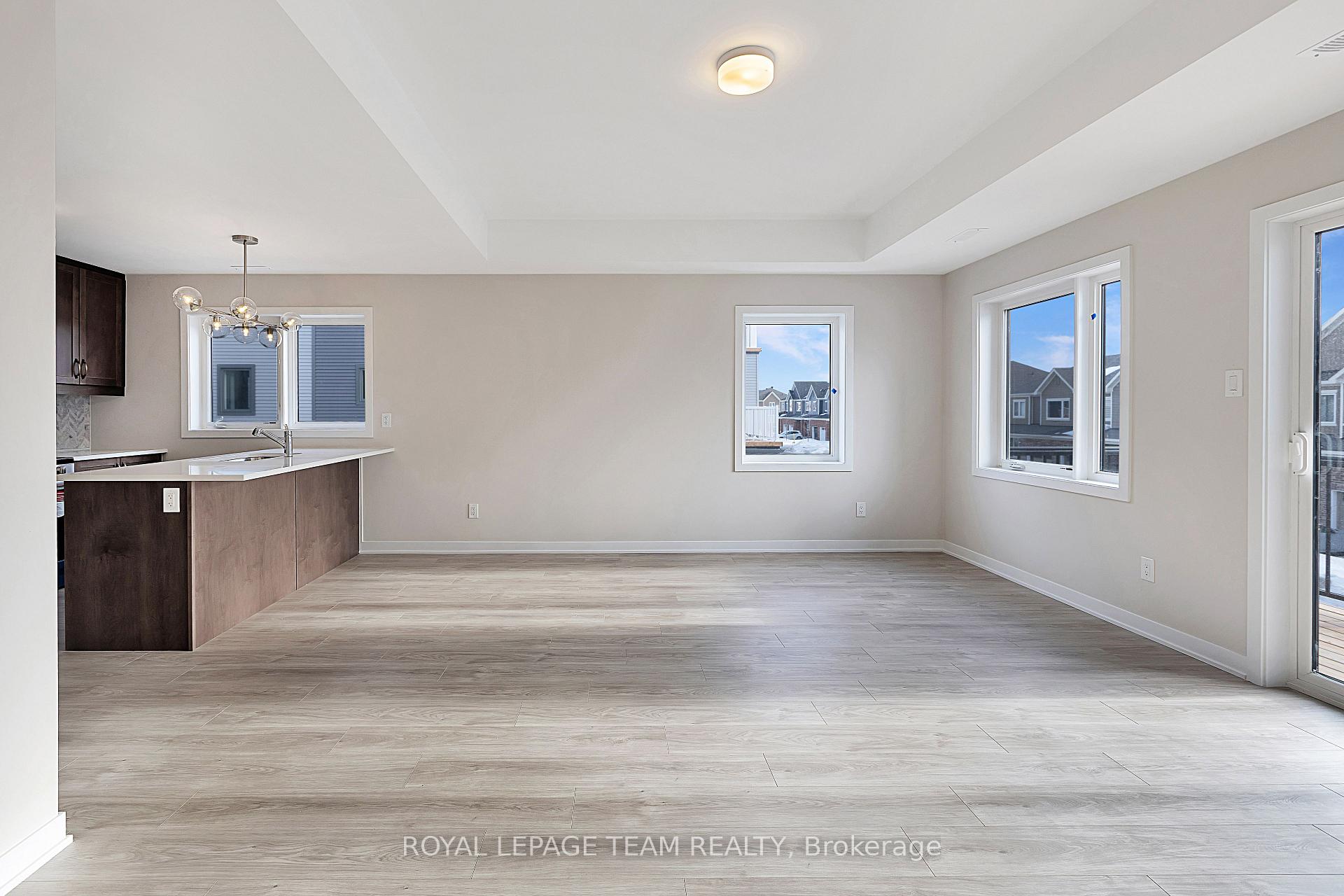 Photo 4 of 100 Parnian Pvt, Ottawa, Barrhaven - Half Moon Bay — HOMEH