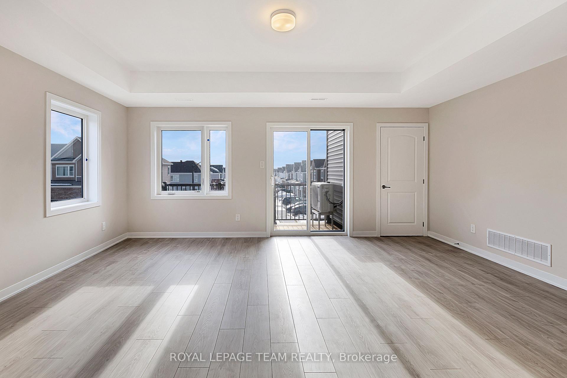 Photo 5 of 100 Parnian Pvt, Ottawa, Barrhaven - Half Moon Bay — HOMEH