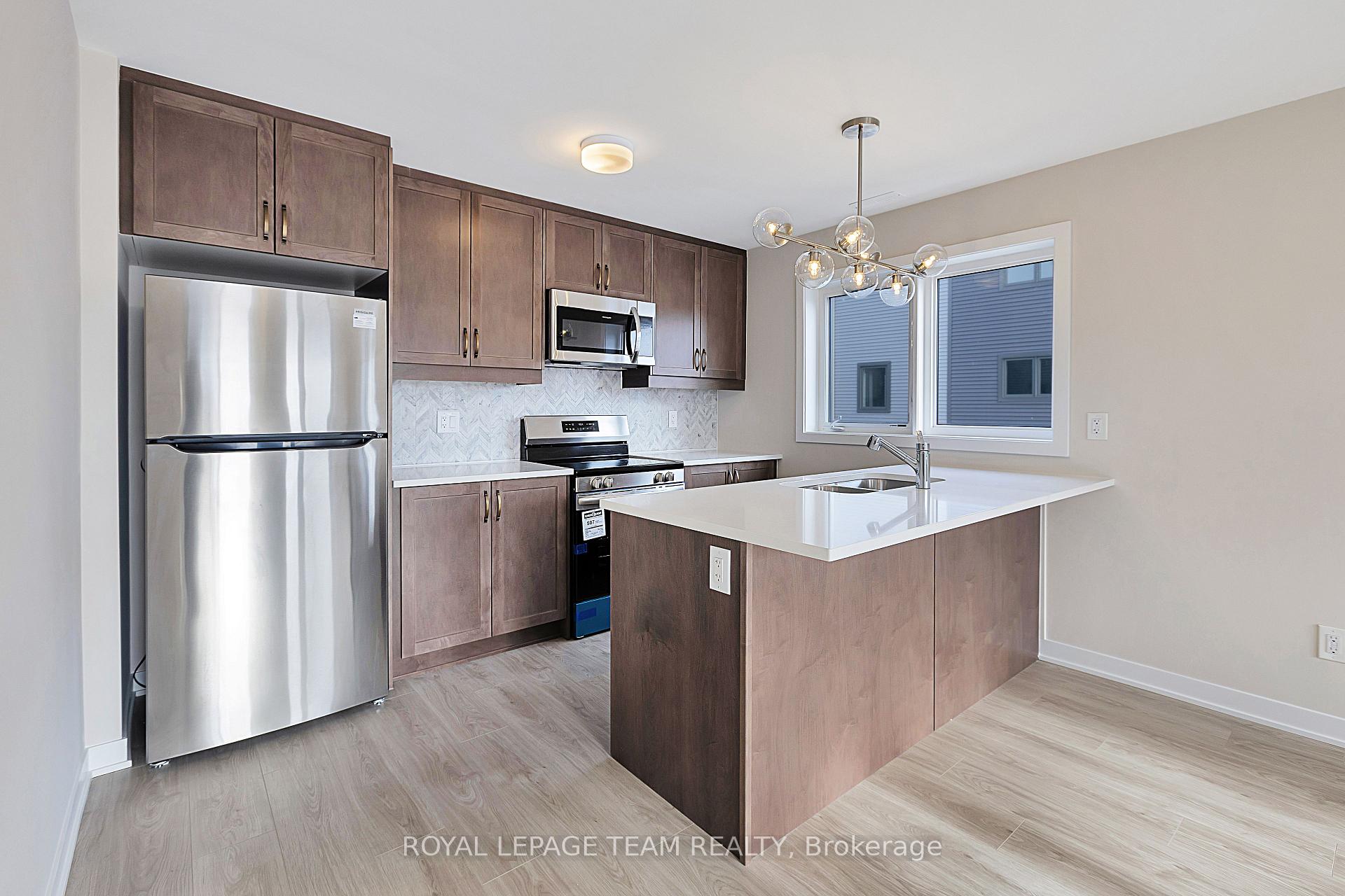 Photo 8 of 100 Parnian Pvt, Ottawa, Barrhaven - Half Moon Bay — HOMEH