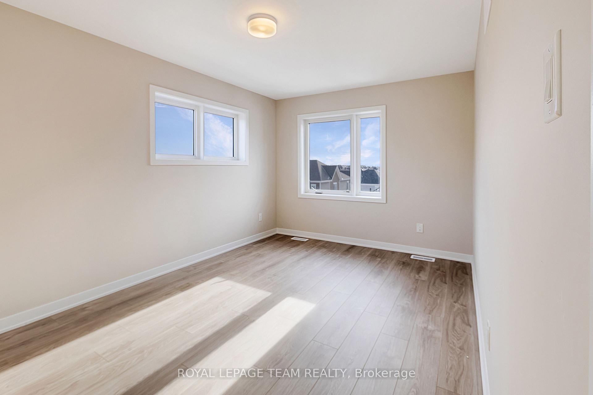 Photo 11 of 100 Parnian Pvt, Ottawa, Barrhaven - Half Moon Bay — HOMEH
